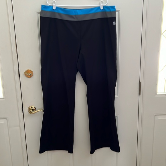Lands' End Pants - Lands End Women’s Black Flared Leg Yoga Pants.  2X